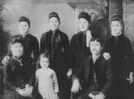 Front: Clara (1866-1942, m. Joe Gunsett) , Mollie (1883-1955, m. Theodore Hofmann), Henry (1867-1952, m. Louise Maria Schumm); Back:Hanna (1868-1958, m. Peter Scare), Lizzie (1870-1951, m. John Scaer), Sophie (1871-1927, m. Herman Gunsett), Emma (1874-1963, m. Burton Balyeat)