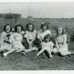Henrietta Moeller, Ella (Roehm) Thieme, Phyllis (Gunsett) Dietrich, Esther (Schumm) Krueckeberg, unknown girl, Helen (Roehm) Schwartz.