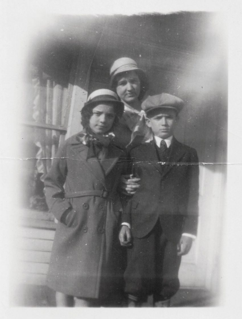 Goldie Helen, Louise & Fred Roesner.