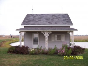 Granary build by Abraham Pflueger in 1901, now a cabin.