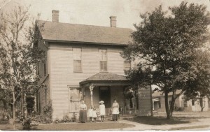 1913 postcard from Fort Recovery, Ohio. Emily (Bryan) Reid, 3 granddaughters, daughter Laura (Reid) Metzner. 