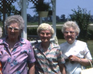 Scaer sisters: Elsie Roehm, Hilda Schumm, Edna Schumm. 